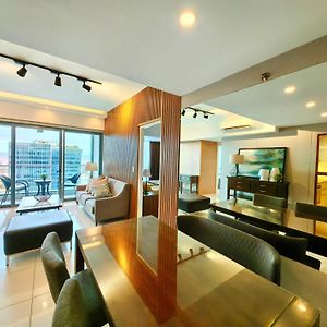 One Uptown Premium 2Br Suite